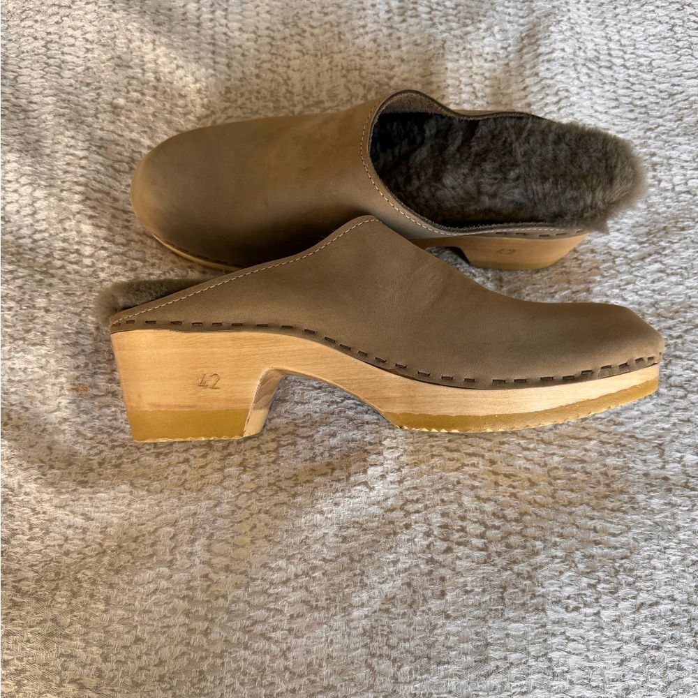 Sven Clogs with Shearling, NEVER WORN